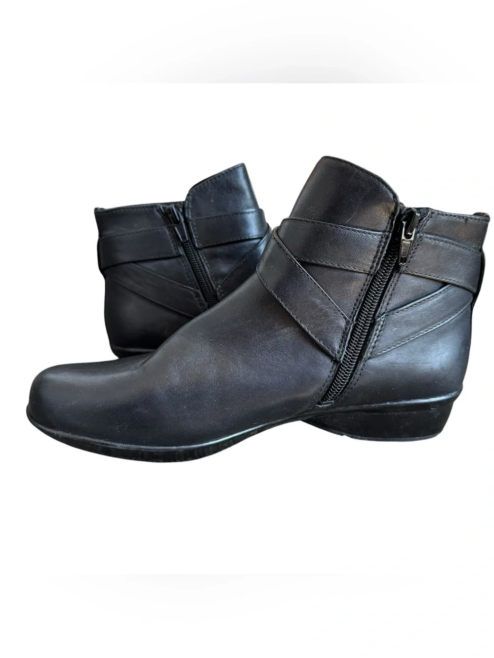 Naturalizer Cassandra ankle boot size 6 black